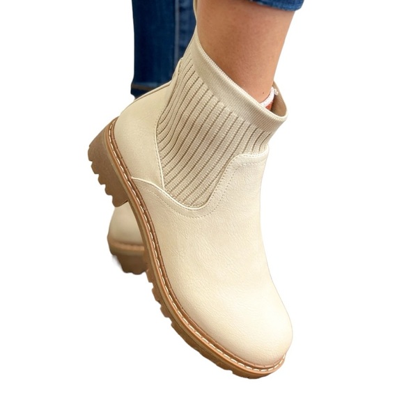 Boutique by Corkys The Cabin Fever slip on sock booties Boots in Cream size 8 - Picture 1 of 6